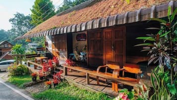 Tempat makan outdoor