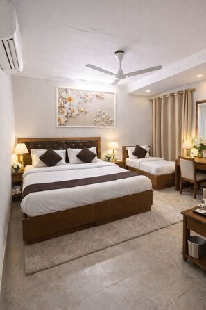 Classic Triple Room - Wall Street by Rivlet  (New Delhi)