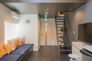 Room - New open！Sunflower 5-minute walk from Nishi-Kujo Station (Osaka)