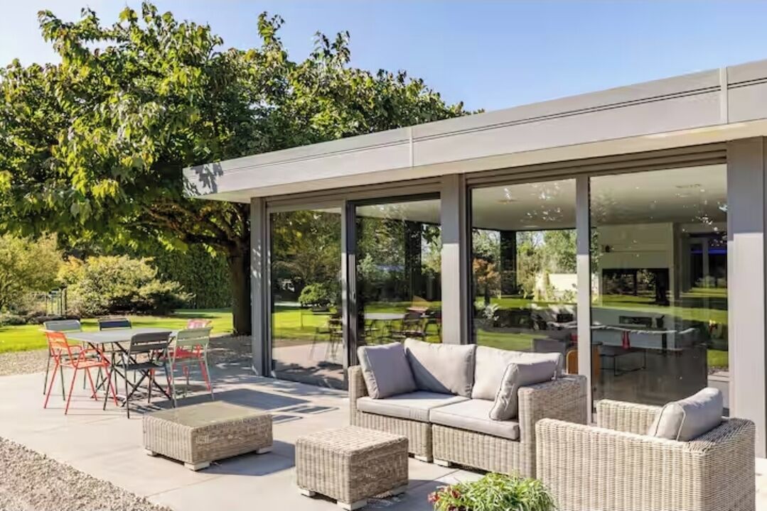 屋外ダイニングエリア