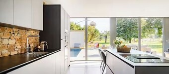 Villa with swimming pool, landscaped park 15mn from Bird Park 