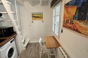 Room - Loft heart of 3e Marais District (Paris)