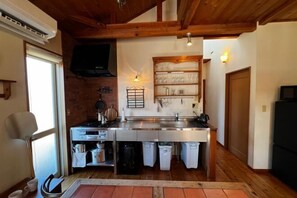 Room - Tsubaki (Oshima)