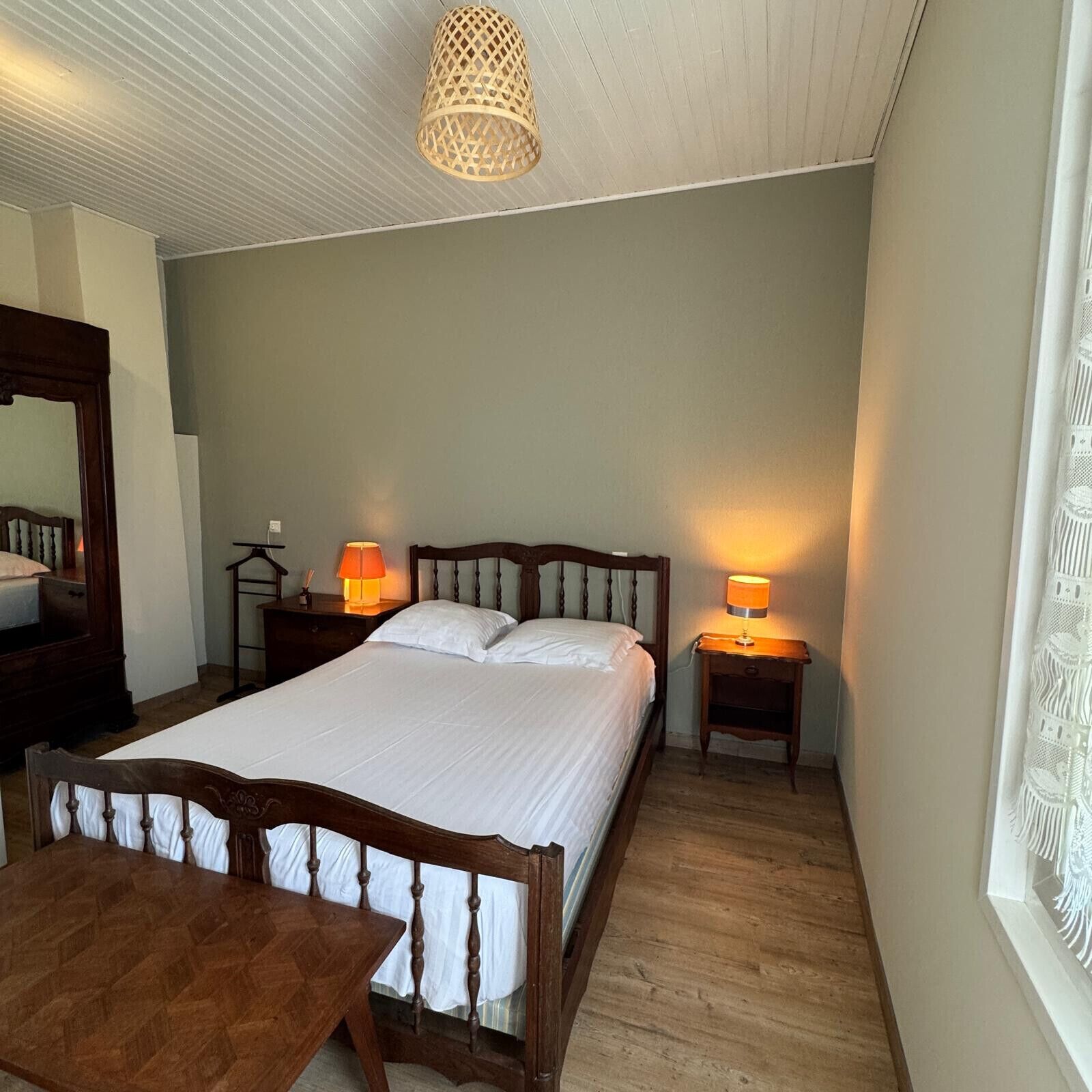 2 slaapkamers, een kluis op de kamer, een strijkplank/strijkijzer