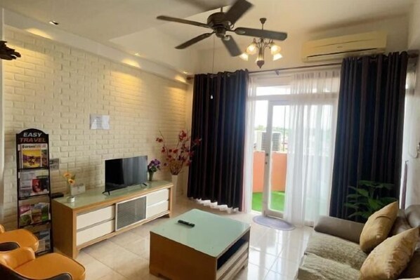 Living area - Riverbank Suites 306 with beautiful RiverView (Kuching)
