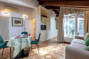 Soundproofing, iron/ironing board, free WiFi, wheelchair access -  BolognaRoomscom - Villa Bottrigari (Bologna)