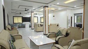 A modern hotel lobby with sofas, a coffee table, and a reception desk. - Hotel Gateway Asansol (Asansol)