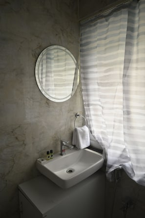 Douche, serviettes fournies