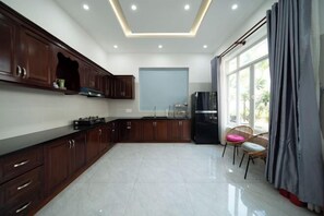 Private kitchen - Wings House Homestay Ho Tram (Phuoc Thuan)