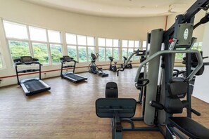 A gym with treadmills, elliptical machines, and weightlifting equipment. - Vision Residence By Fei Hong (Puchong)