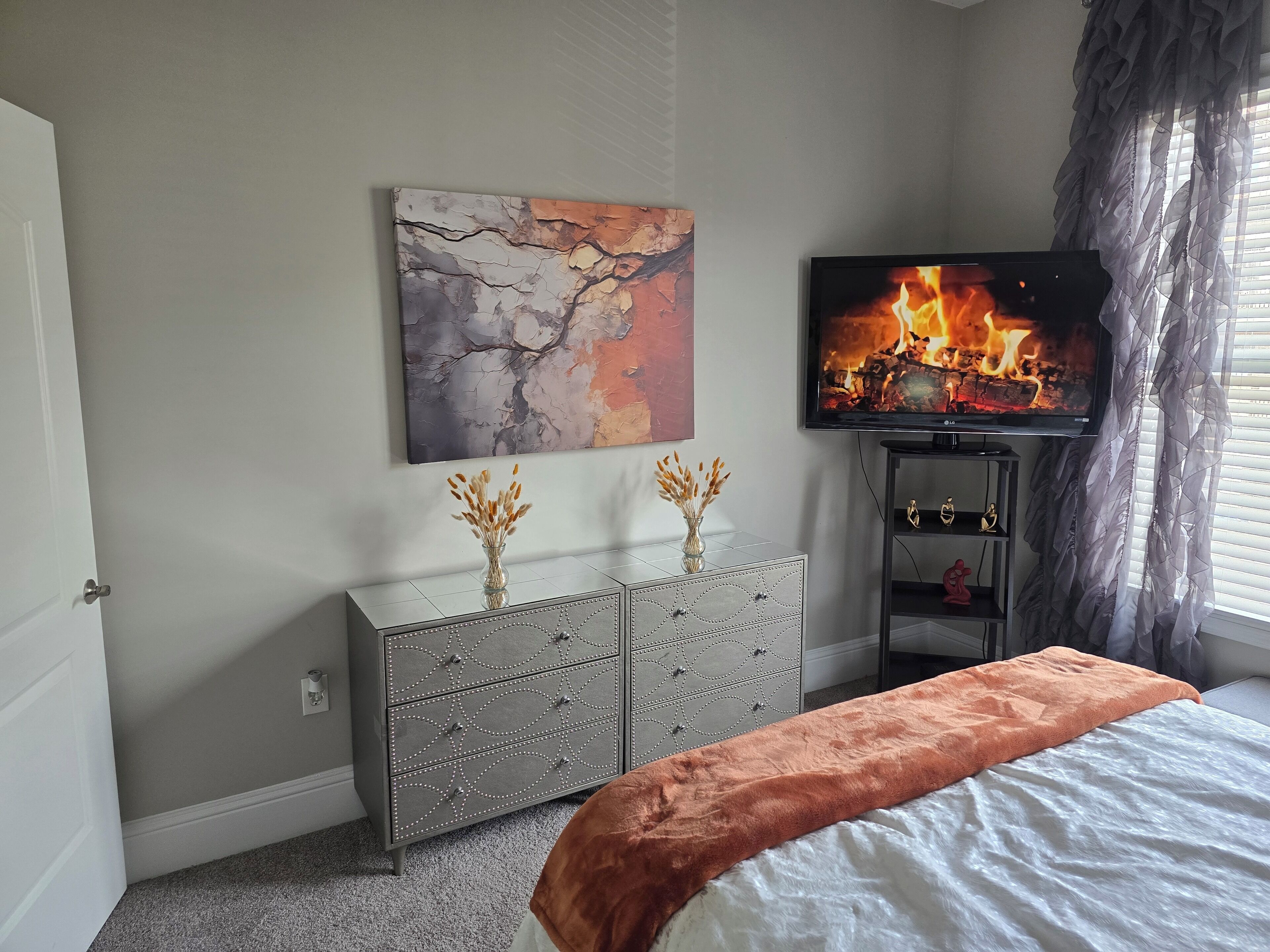 1 slaapkamer, een strijkplank/strijkijzer, wifi, beddengoed