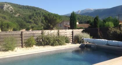 Villa 'Le Grand Chemin' avec vue sur la montagne, piscine privée et Wi-Fi