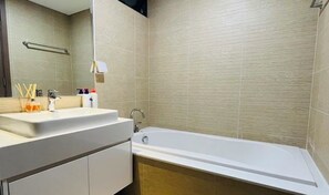 Bathroom - Vinhomes Skylake - Luxury apartment by Sunhouse Land (Hanoi)