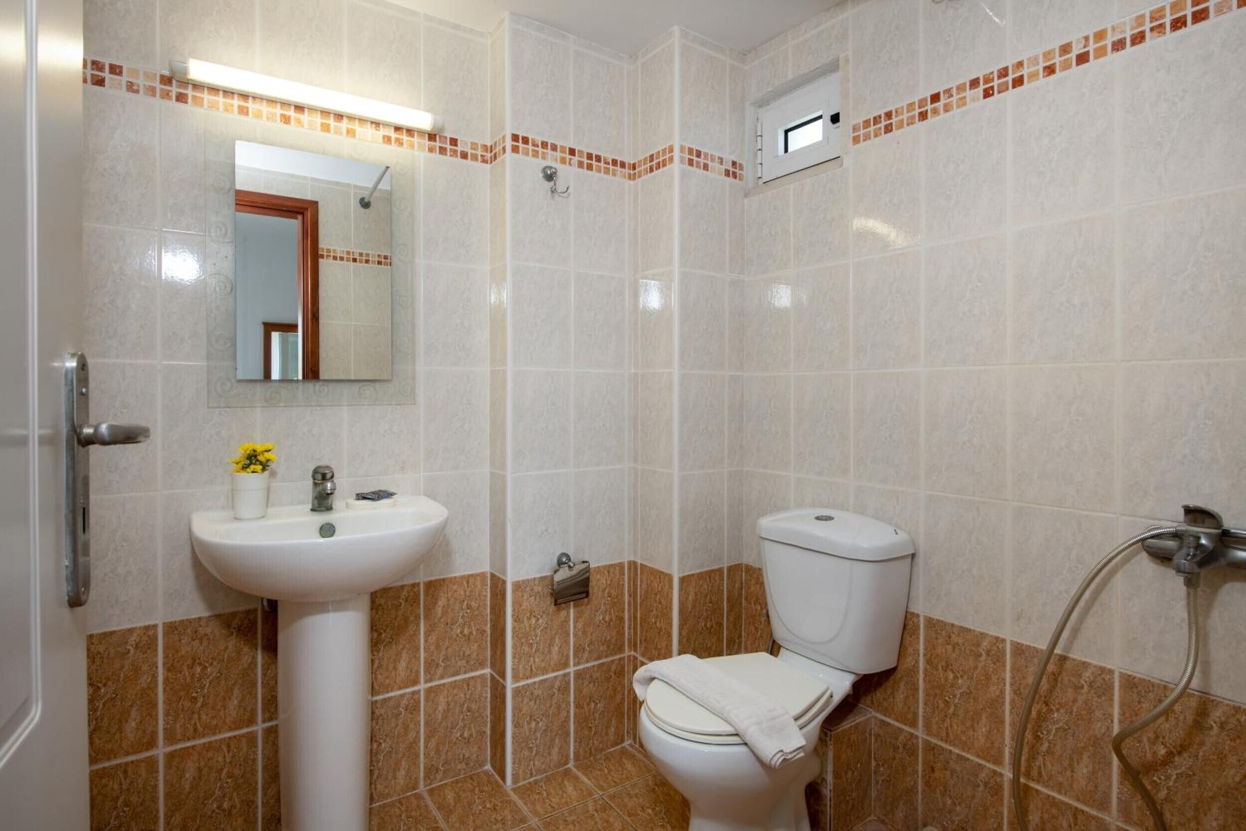 Een douche, een haardroger, handdoeken