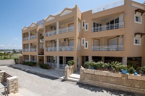 Exterior - Apartment '2 One Bedroom' with Sea View, Wi-Fi and Air Conditioning (Sfakaki)