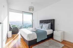 4 عدّة غرف نوم ومكواة/لوح كي وواي فاي مجانًا وملاءات أسرّة