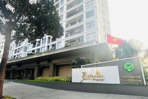 Exterior - The Wellington Homes - Botanica Premier Apartment - Nearby Airport Free Pool Gym (Ho Chi Minh City)