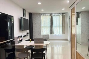 Dining - The Wellington Homes - Botanica Premier Apartment - Nearby Airport Free Pool Gym (Ho Chi Minh City)