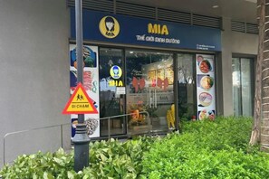 A storefront with a sign reading 'MIA' and 'The Old Town Dine.'