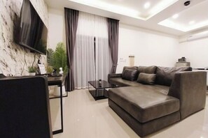 Room - 3 Bedroom Villa Green Mellow-Pattaya (Bang Lamung)