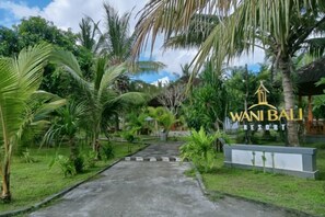 A pathway leading to a building with a sign reading 'WANI BALI RESORT'. - Wani Bali Resort 2 (Bali)