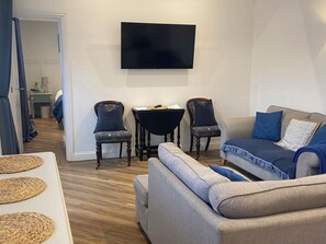 Living area - The Cart Shed (Bedford)