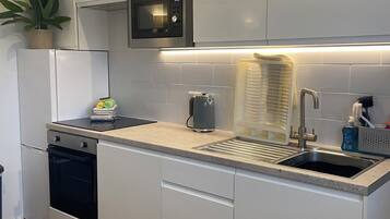 Cookware/dishes/utensils