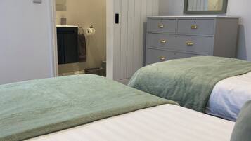 2 bedrooms, individually decorated, individually furnished