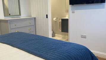 2 bedrooms, individually decorated, individually furnished