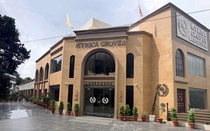 Front of property - Myrica Groves Lansdowne (Lansdowne)