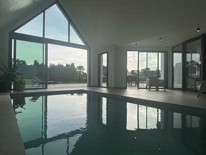 "Villa Karn veilh" indoor swimming pool, close to the sea and golf course