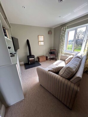 Smart TV, fireplace - Kites Nest - Cosy Rural Apartment (Hungerford)