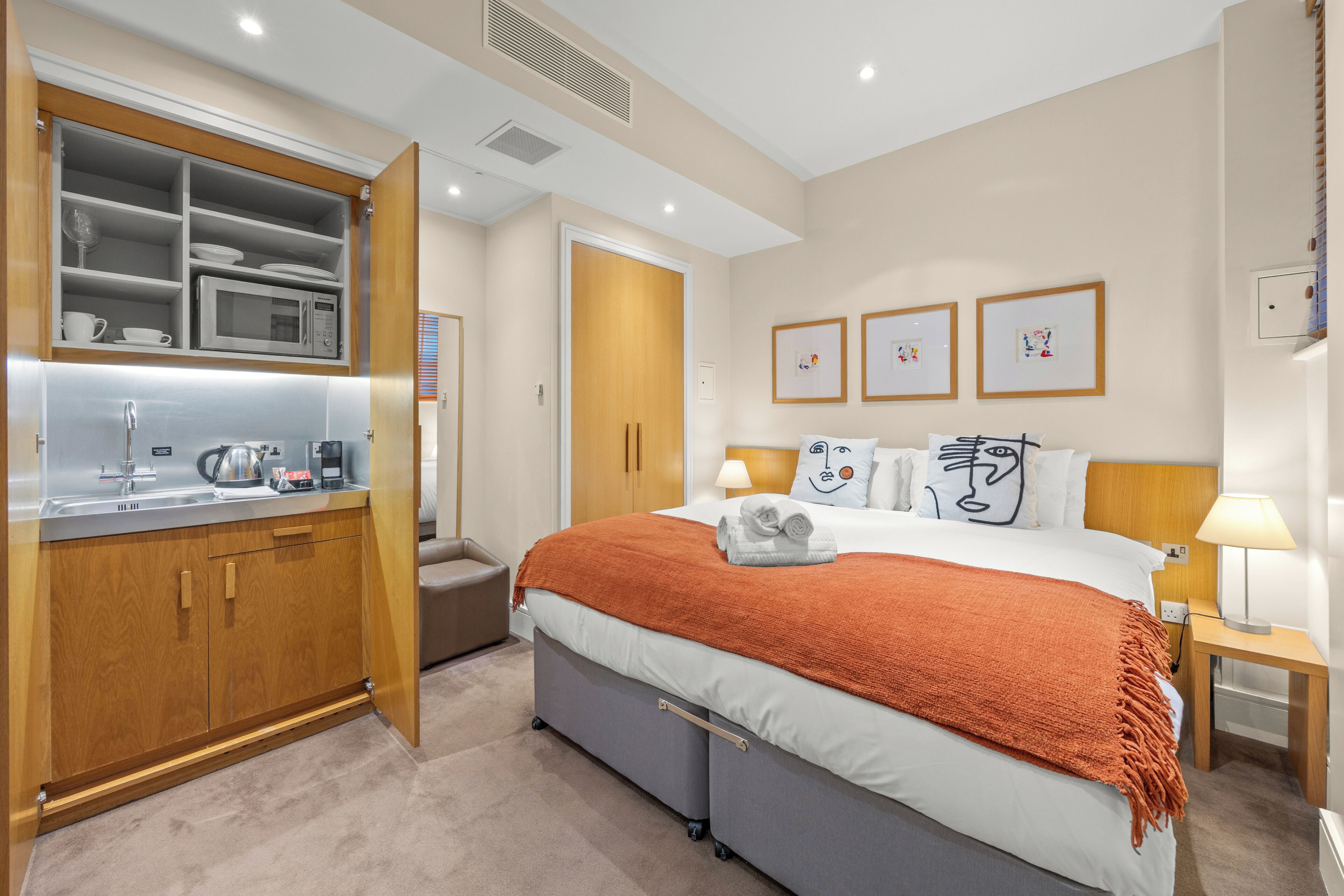 Superior super King room | In-room safe, desk, iron/ironing board, free WiFi