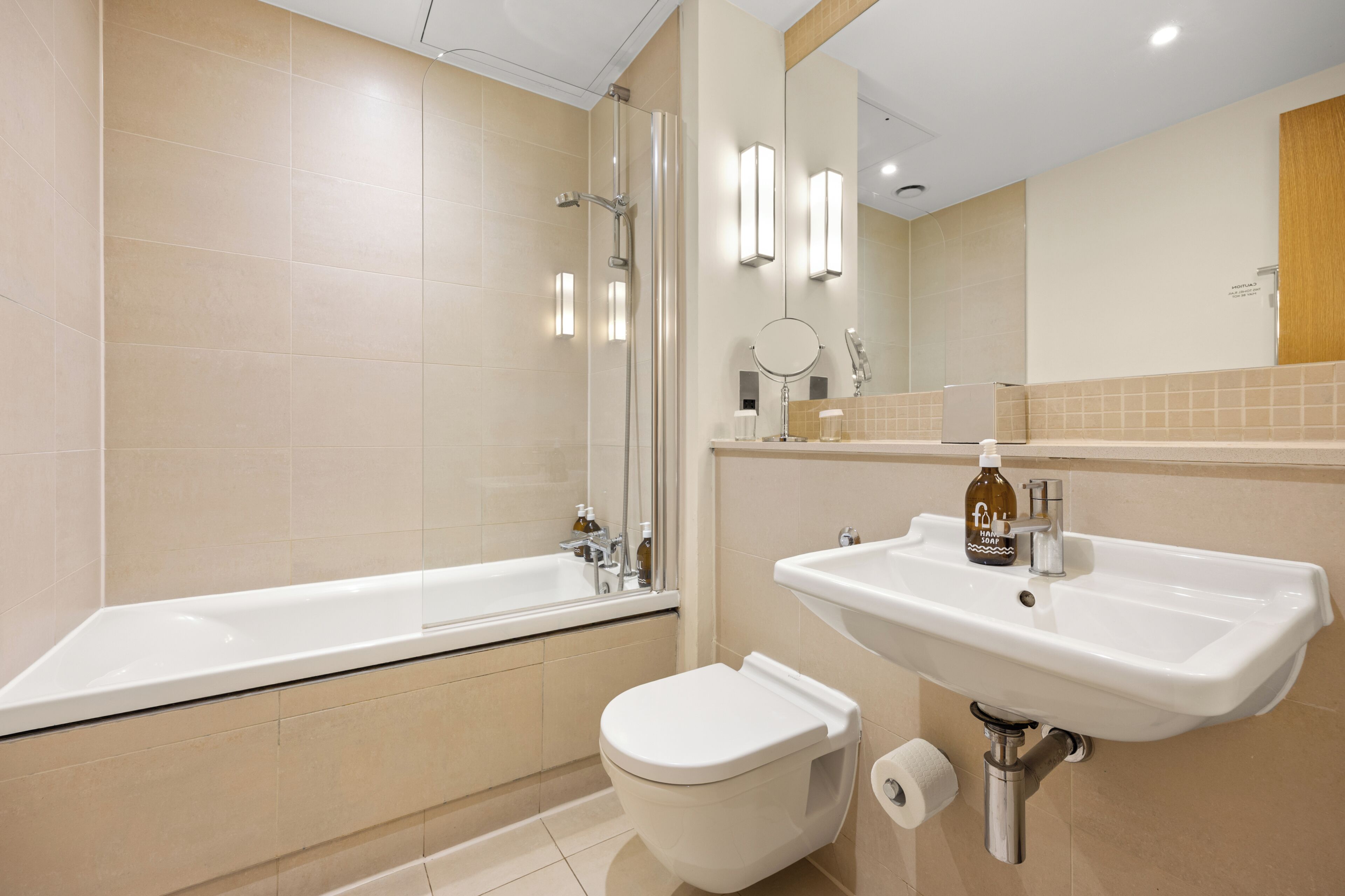 Superior super King room | Bathroom | Hair dryer, towels, soap, shampoo