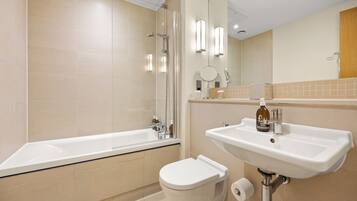 Superior super King room | Bathroom | Hair dryer, towels, soap, shampoo