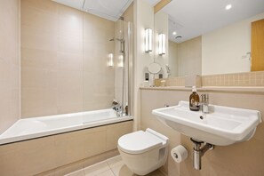 Superior super King room | Bathroom | Hair dryer, towels, soap, shampoo