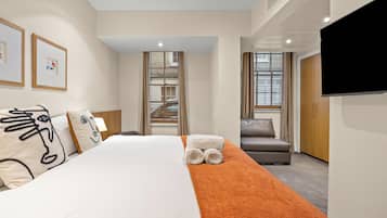 Premium King Room | In-room safe, desk, iron/ironing board, free WiFi