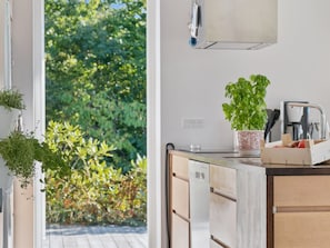 Réfrigérateur, micro-ondes, lave-vaisselle