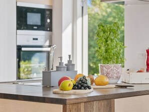 Réfrigérateur, micro-ondes, lave-vaisselle