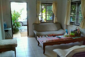 Living area - Ban Suanlum (Bangkok)