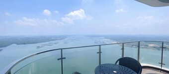 GYDEN STAYCATION #Country Garden Danga Bay