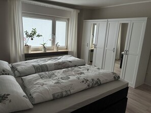 4 Schlafzimmer, Schreibtisch, Bügeleisen/Bügelbrett, kostenloses WLAN