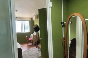 Room - Where Past Meets Present on Antique street, Itaewon (Seoul)