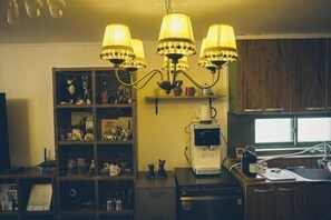 Room - Where Past Meets Present on Antique street, Itaewon (Seoul)