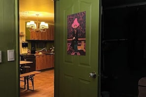 Room - Where Past Meets Present on Antique street, Itaewon (Seoul)