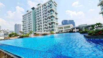 Kolam renang terbuka