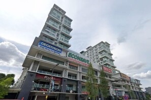 A multi-story commercial building with signage for Decathlon and Econsave. - Broad 7 Guest Scott Garden / Old Klang Road / Bangsar South / Mid Valley / Kuala Lumpur (Kuala Lumpur)