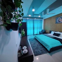 Escritorio, wifi gratis y ropa de cama 