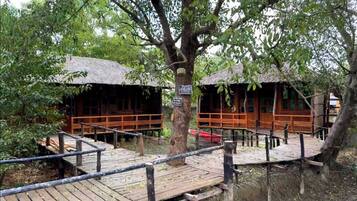 Economy Double Room, Canal View | Bathroom | Free toiletries, towels, soap, shampoo