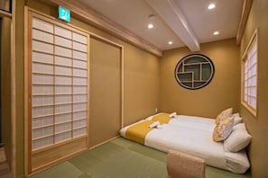 Room - Travel time・Setsugekka - 6 mins walk from Tengachaya, 32 mins to Kansai Airport (Osaka)